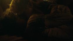 extant_GameOfThrones_3x04-KissedByFire_5261