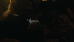 extant_GameOfThrones_3x04-KissedByFire_5264