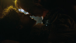 extant_GameOfThrones_3x04-KissedByFire_5266