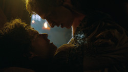 extant_GameOfThrones_3x04-KissedByFire_5268