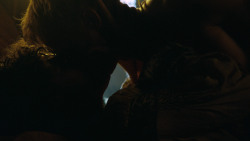 extant_GameOfThrones_3x04-KissedByFire_5275