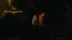 extant_GameOfThrones_3x04-KissedByFire_5276