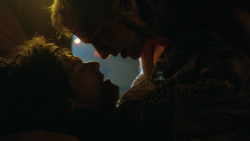 extant_GameOfThrones_3x04-KissedByFire_5278