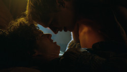 extant_GameOfThrones_3x04-KissedByFire_5280