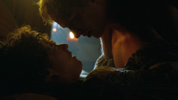 extant_GameOfThrones_3x04-KissedByFire_5282
