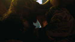 extant_GameOfThrones_3x04-KissedByFire_5285