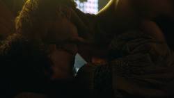 extant_GameOfThrones_3x04-KissedByFire_5286
