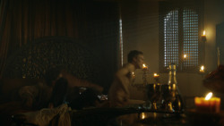 extant_GameOfThrones_3x04-KissedByFire_5291