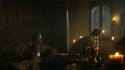 extant_GameOfThrones_3x04-KissedByFire_5292