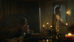 extant_GameOfThrones_3x04-KissedByFire_5293
