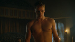 extant_GameOfThrones_3x04-KissedByFire_5298
