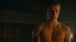 extant_GameOfThrones_3x04-KissedByFire_5300