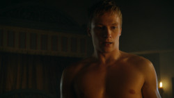 extant_GameOfThrones_3x04-KissedByFire_5301
