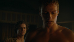 extant_GameOfThrones_3x04-KissedByFire_5307