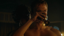 extant_GameOfThrones_3x04-KissedByFire_5311
