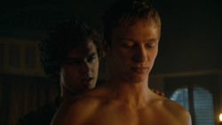 extant_GameOfThrones_3x04-KissedByFire_5313