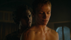 extant_GameOfThrones_3x04-KissedByFire_5314