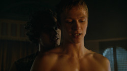 extant_GameOfThrones_3x04-KissedByFire_5315