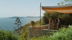extant_GameOfThrones_3x04-KissedByFire_5375
