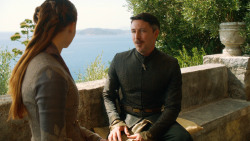 extant_GameOfThrones_3x04-KissedByFire_5385