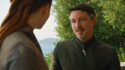 extant_GameOfThrones_3x04-KissedByFire_5396