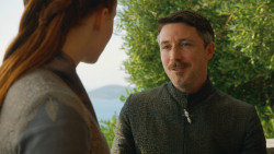 extant_GameOfThrones_3x04-KissedByFire_5412