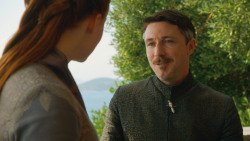 extant_GameOfThrones_3x04-KissedByFire_5414