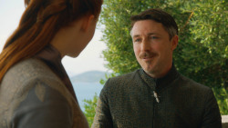 extant_GameOfThrones_3x04-KissedByFire_5415