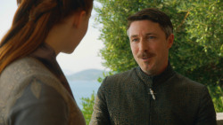 extant_GameOfThrones_3x04-KissedByFire_5418