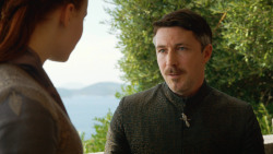 extant_GameOfThrones_3x04-KissedByFire_5512