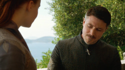 extant_GameOfThrones_3x04-KissedByFire_5519