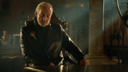 extant_GameOfThrones_3x04-KissedByFire_5635