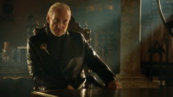 extant_GameOfThrones_3x04-KissedByFire_5637