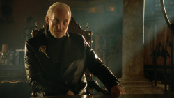 extant_GameOfThrones_3x04-KissedByFire_5649