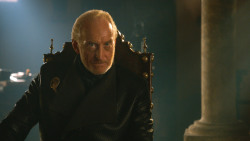 extant_GameOfThrones_3x04-KissedByFire_5896