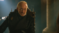 extant_GameOfThrones_3x04-KissedByFire_5899