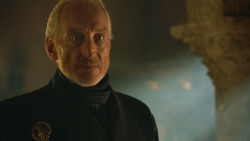 extant_GameOfThrones_3x04-KissedByFire_5914