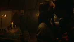 extant_GameOfThrones_3x07-TheBearAndTheMaidenFair_0381