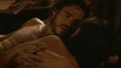 extant_GameOfThrones_3x07-TheBearAndTheMaidenFair_0455