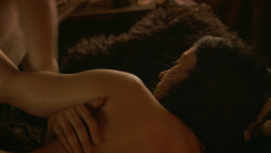 extant_GameOfThrones_3x07-TheBearAndTheMaidenFair_0458
