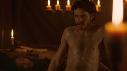 extant_GameOfThrones_3x07-TheBearAndTheMaidenFair_0463
