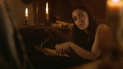 extant_GameOfThrones_3x07-TheBearAndTheMaidenFair_0702