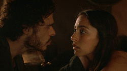 extant_GameOfThrones_3x07-TheBearAndTheMaidenFair_0731