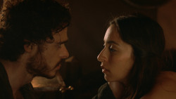 extant_GameOfThrones_3x07-TheBearAndTheMaidenFair_0736