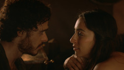 extant_GameOfThrones_3x07-TheBearAndTheMaidenFair_0749