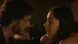 extant_GameOfThrones_3x07-TheBearAndTheMaidenFair_0750