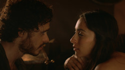 extant_GameOfThrones_3x07-TheBearAndTheMaidenFair_0751