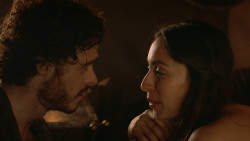 extant_GameOfThrones_3x07-TheBearAndTheMaidenFair_0754