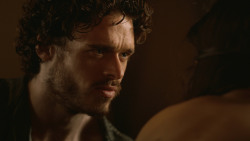 extant_GameOfThrones_3x07-TheBearAndTheMaidenFair_0785