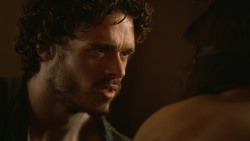 extant_GameOfThrones_3x07-TheBearAndTheMaidenFair_0786